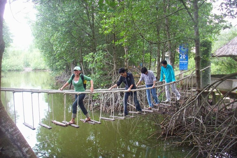 CAN GIO MANGOVE FOREST BY SPEEDBOAT 